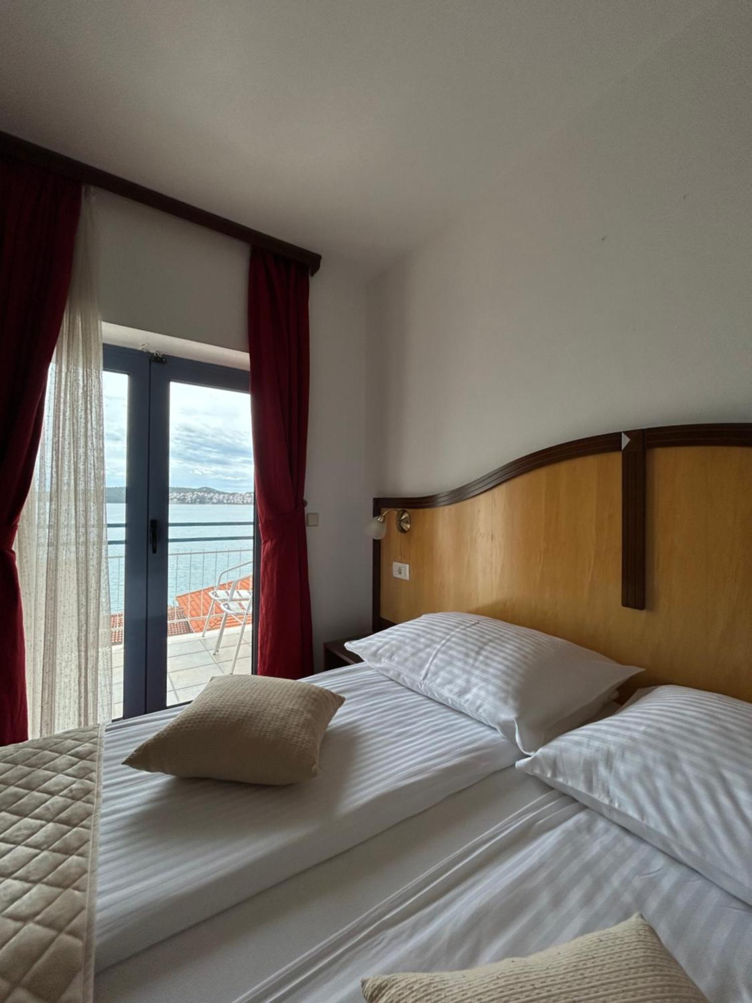 Hotel Bavaria Trogir Donji Seget Eksteriør billede