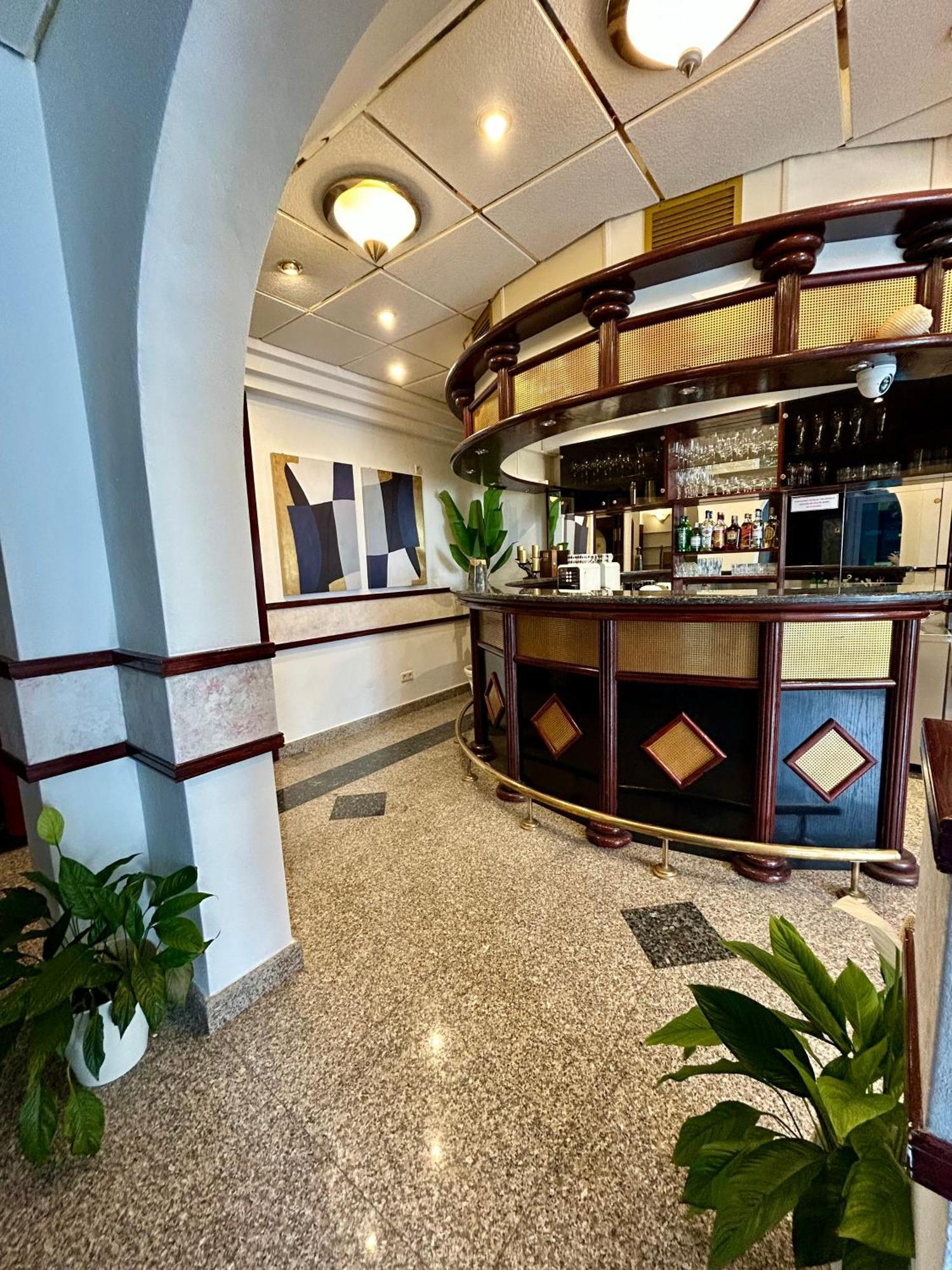 Hotel Bavaria Trogir Donji Seget Eksteriør billede