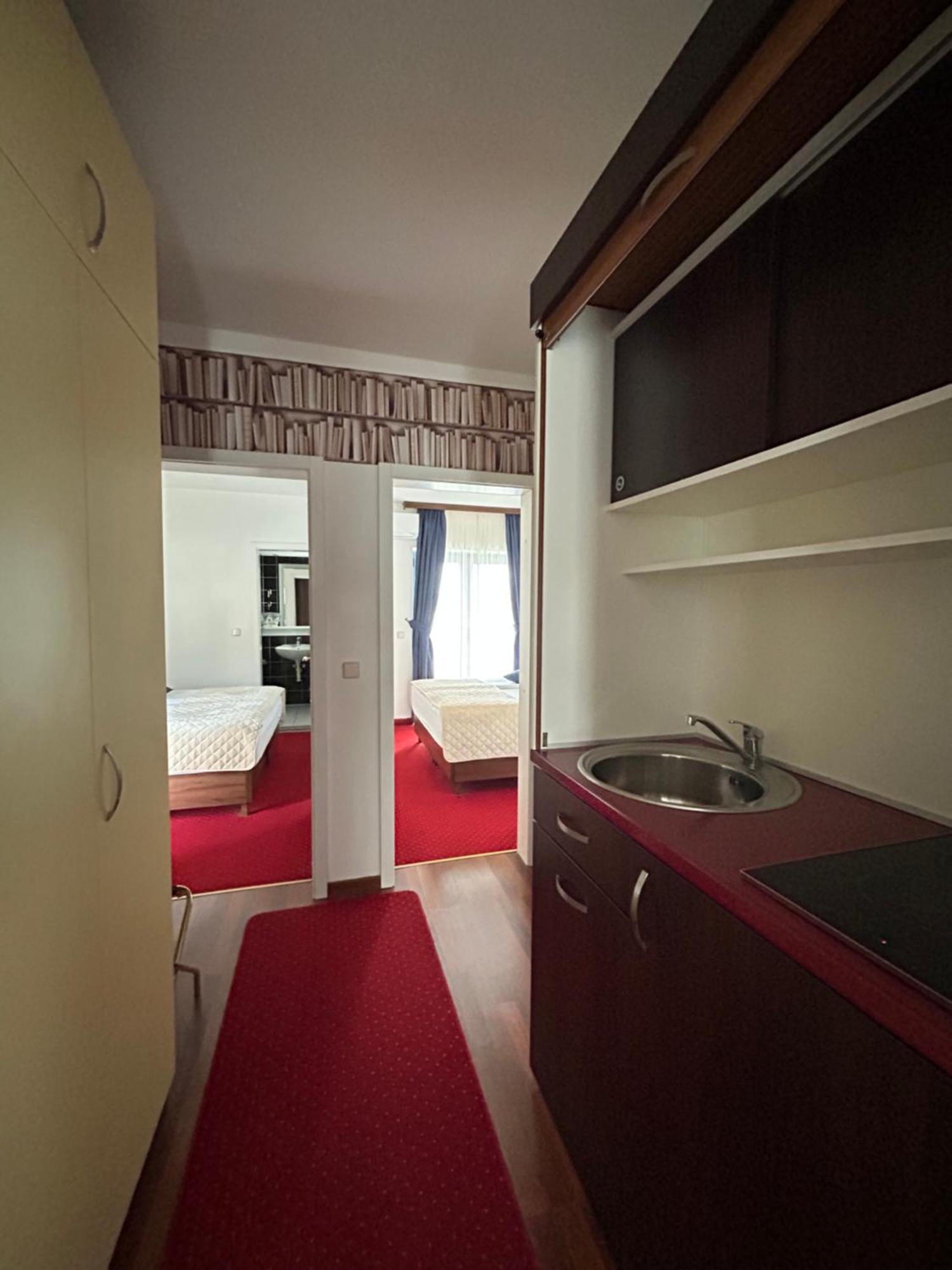 Hotel Bavaria Trogir Donji Seget Eksteriør billede