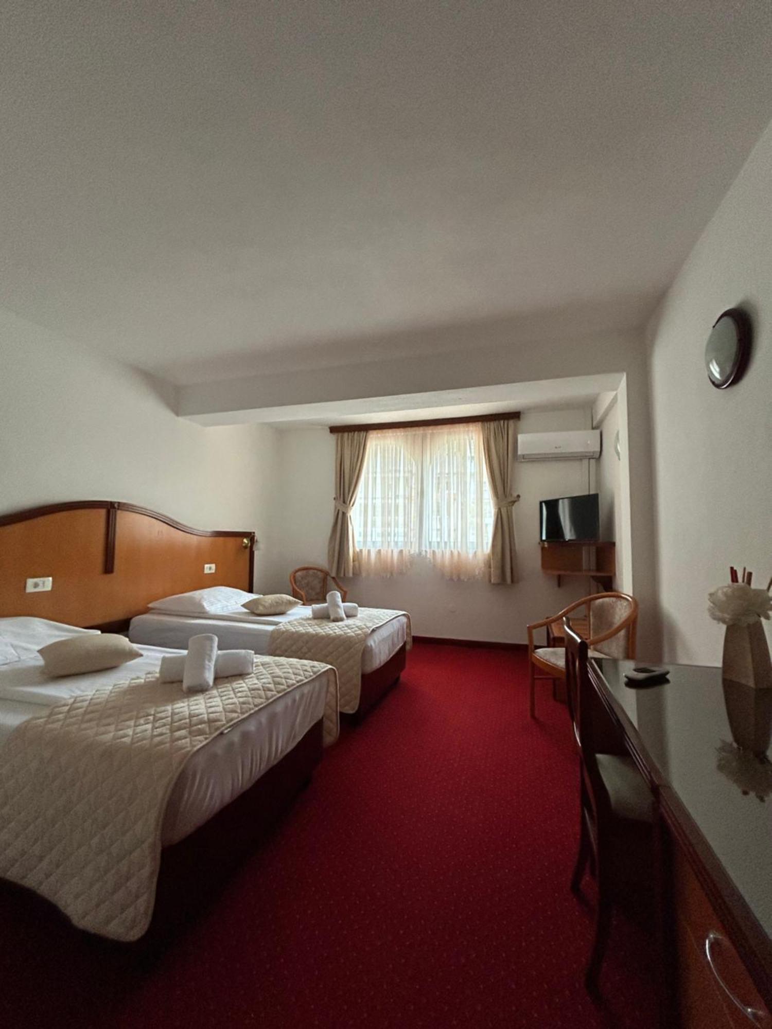 Hotel Bavaria Trogir Donji Seget Eksteriør billede