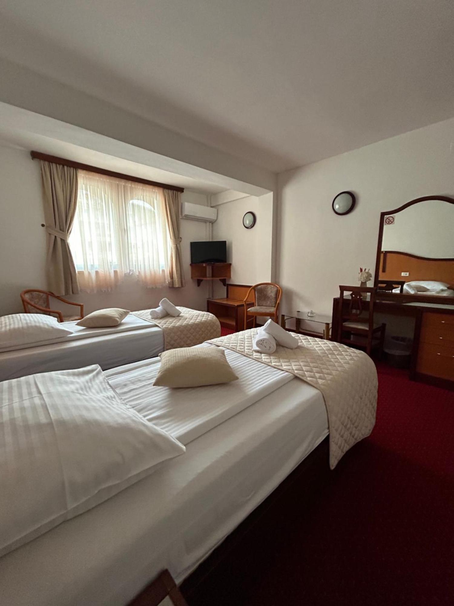 Hotel Bavaria Trogir Donji Seget Eksteriør billede