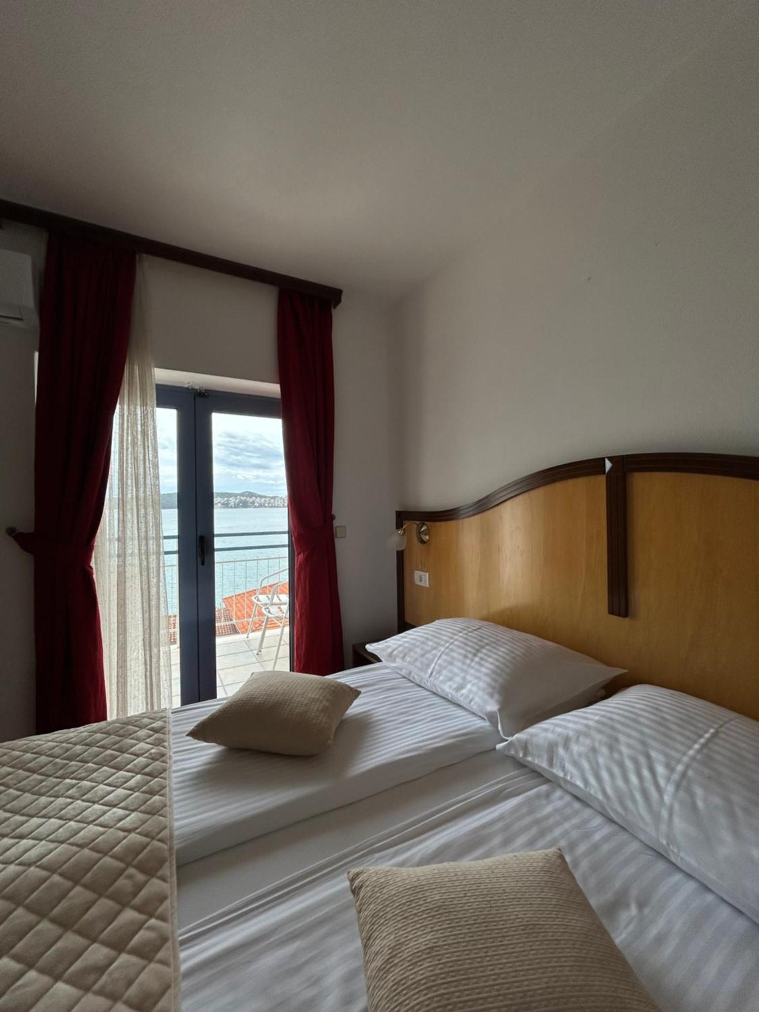 Hotel Bavaria Trogir Donji Seget Eksteriør billede