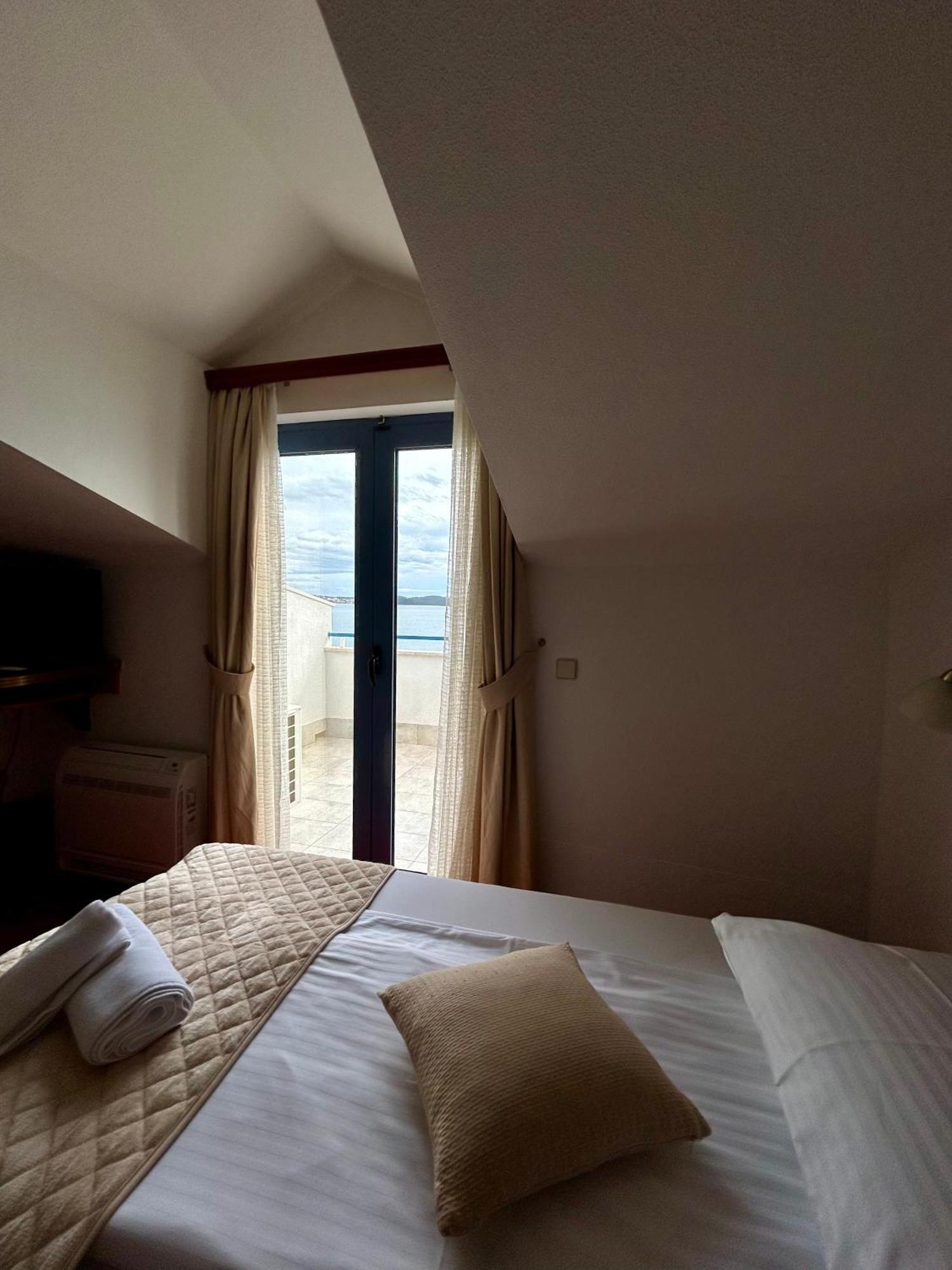 Hotel Bavaria Trogir Donji Seget Eksteriør billede